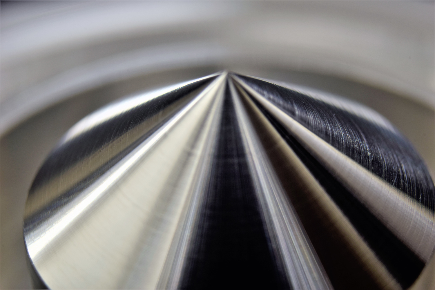 racores con tornos CNC