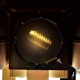 máquinas cnc funcionando