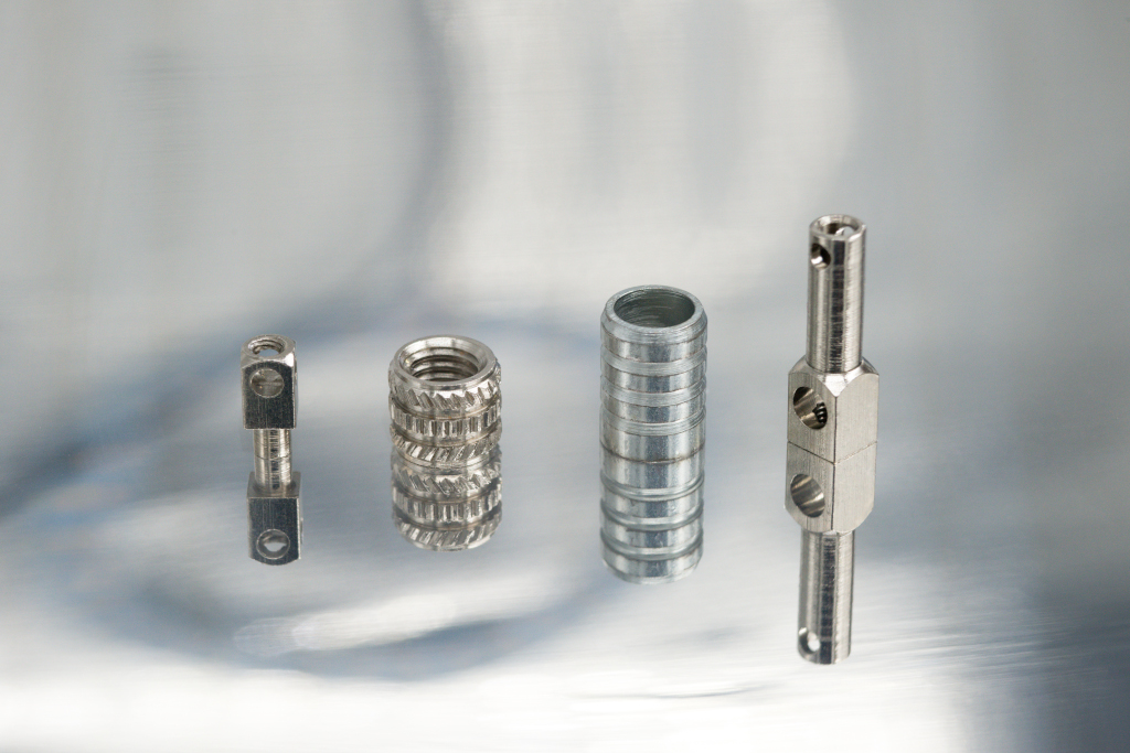 limpieza y acabado de las piezas en el proceso de mecanizado 